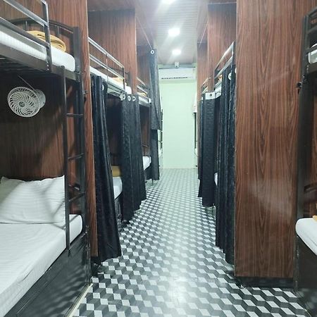 Vakola Dormitory Ac Beds Mumbai Exterior photo